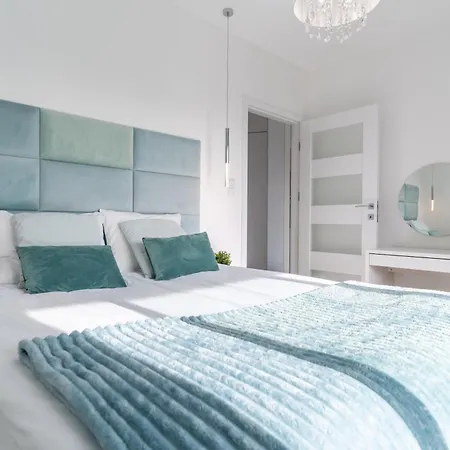 Turystyczna Z Widokiem Na Jezioro