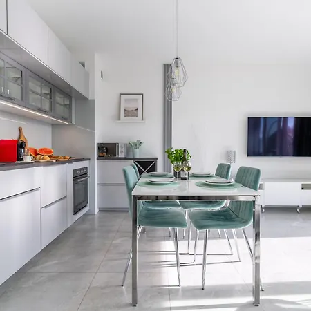 Turystyczna Z Widokiem Na Jezioro