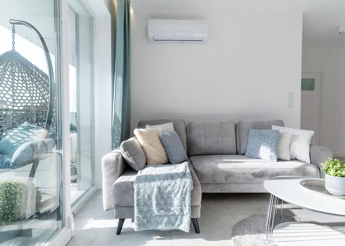 Turystyczna Z Widokiem Na Jezioro